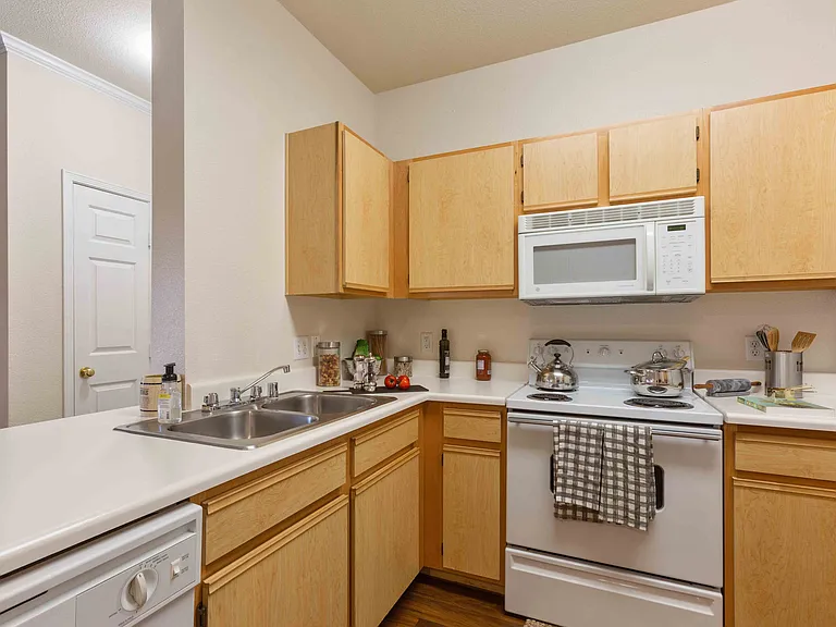 IMT Riverview — Photo 11
