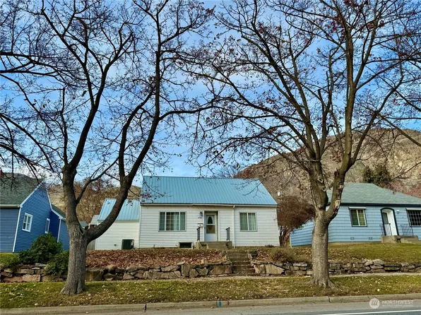 206 Columbia Avenue, Coulee Dam, WA 99116
