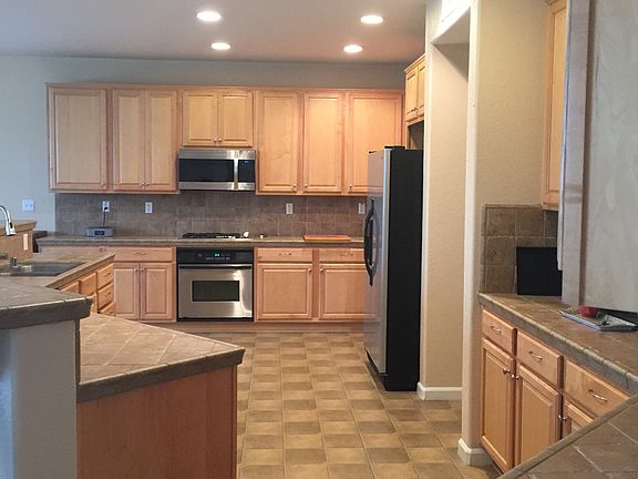 4th image of 1431 Arlington Way