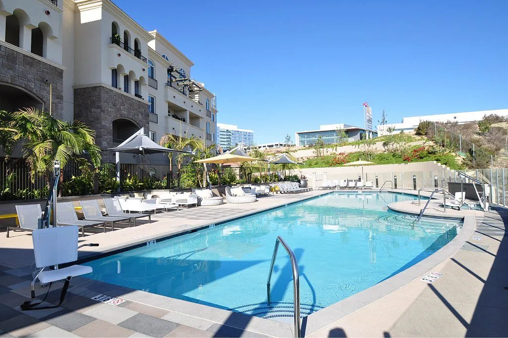 360 Luxury Apartments — Photo 1