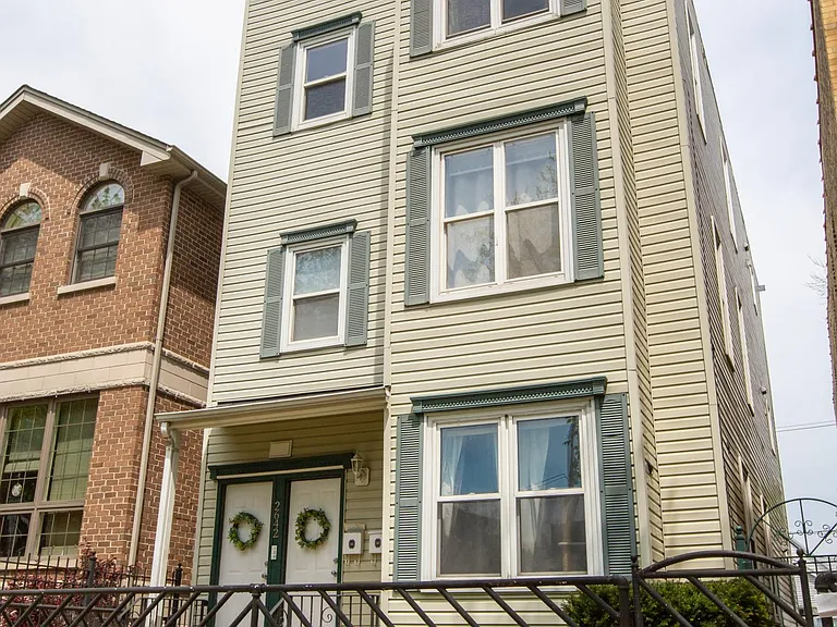 2642 W Cortland St #3 — Photo 1