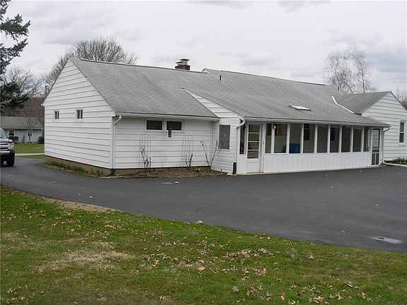 3rd image of 128 Decker Dr