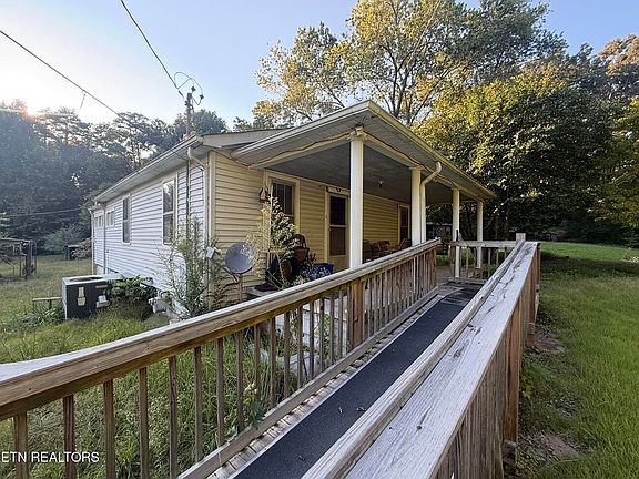 5th image of 220 Woods Chapel Rd