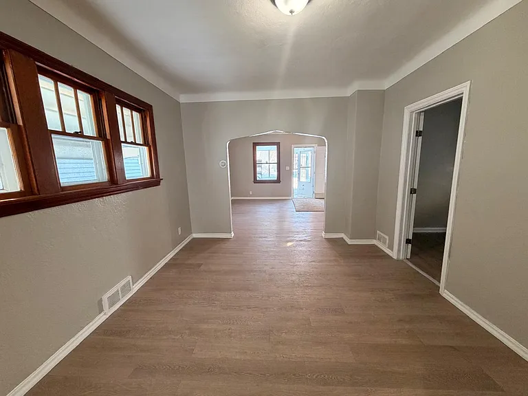 324 E Oakland St — Photo 6