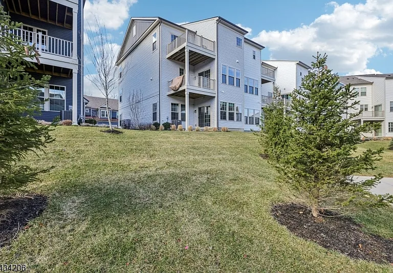 21 Dahlia Dr — Photo 47