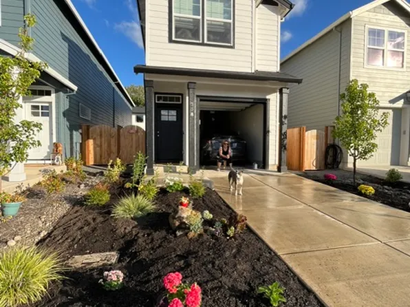 358 E London Way, Newberg, OR 97132