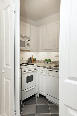 Rented by Stonehenge NYC LLC | media 4