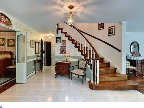 3rd image of 101 Pine Dr