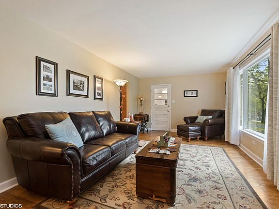 4th image of 167 Oakview Dr