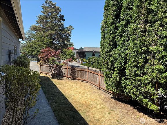 3rd image of 10527 Beardslee Boulevard