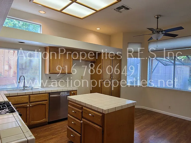 1417 Hurlston Way — Photo 8