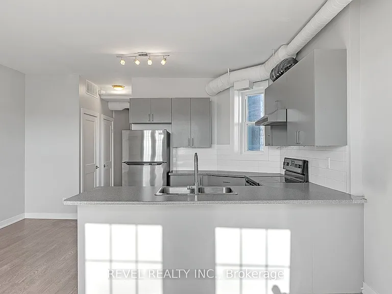 657 Barton St E #302 — Photo 12