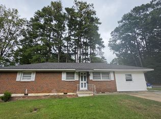 632 Pineridge Dr, Forest Park, GA 30297