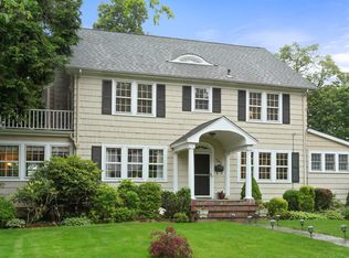 604 Oakhurst Rd, Mamaroneck, NY 10543