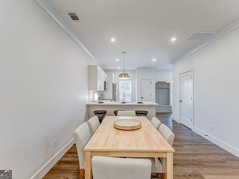 77 Chateau Dr — Photo 26