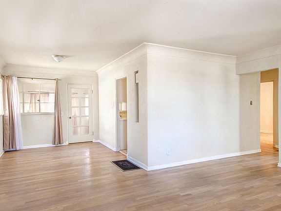 5th image of 406 Carlisle Blvd SE