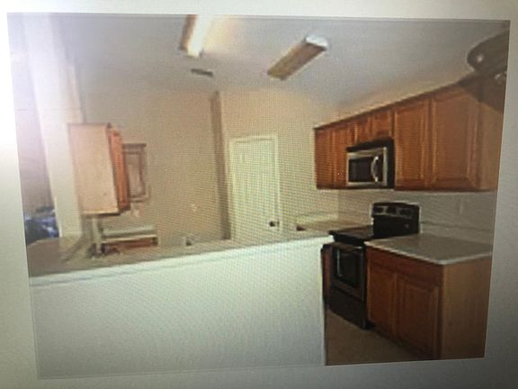 4th image of 2700 Elderberry Ln