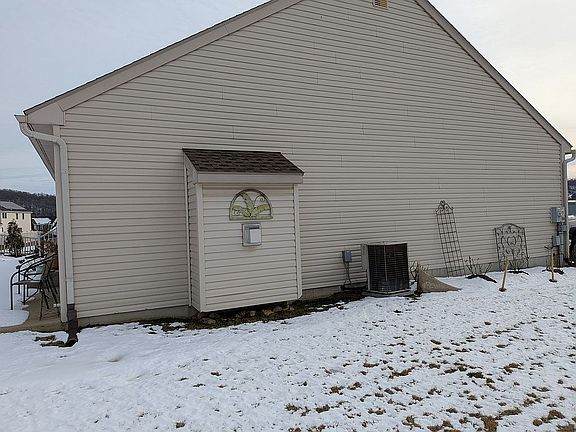 5th image of 20 Shelly Dr