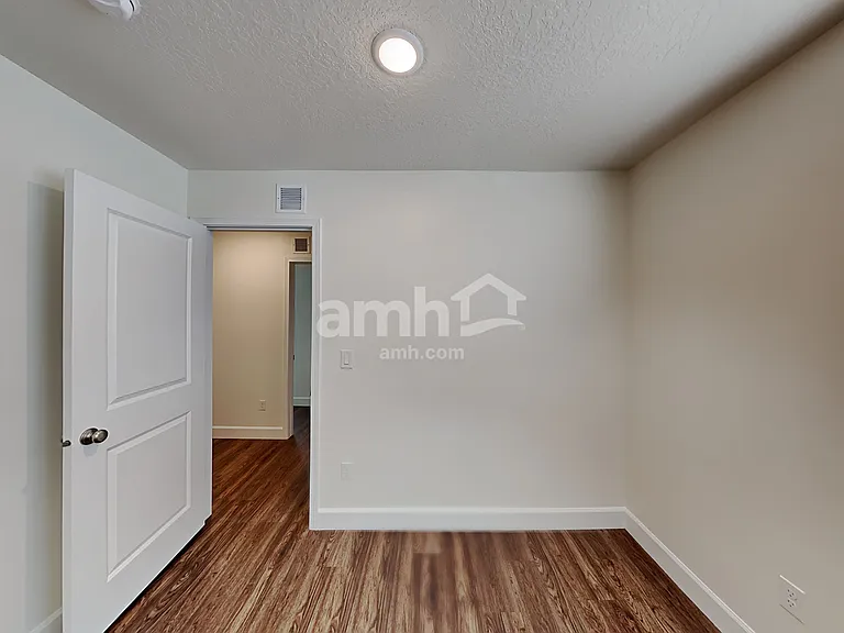 288 N Allen Ln — Photo 16
