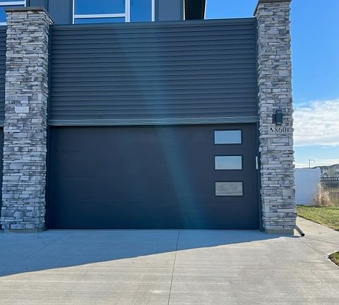 2nd image of 860 Brighton Gate