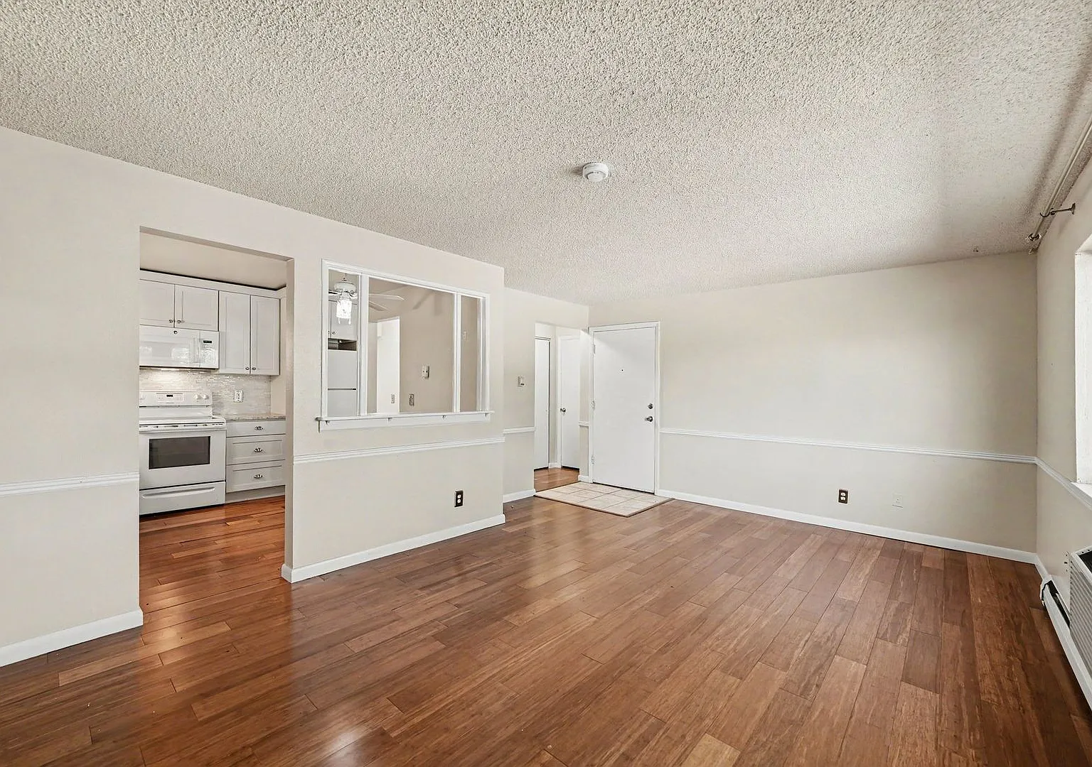 Comfortable 2BR Lakewood Condo with Secure Building Access — Photo 1