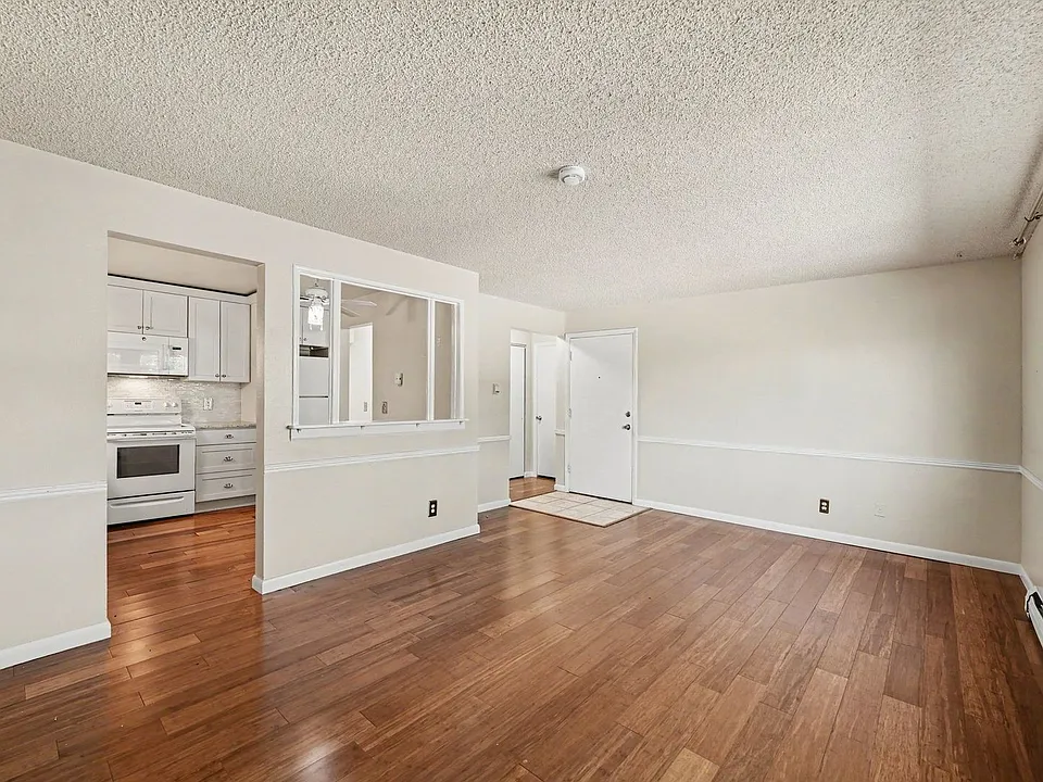 232 S Brentwood St #203