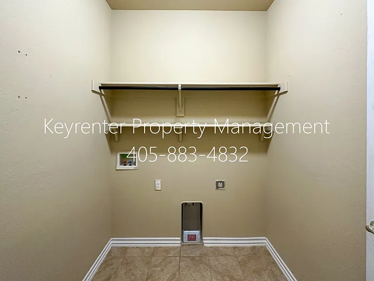 2409 Rosa Cir — Photo 20