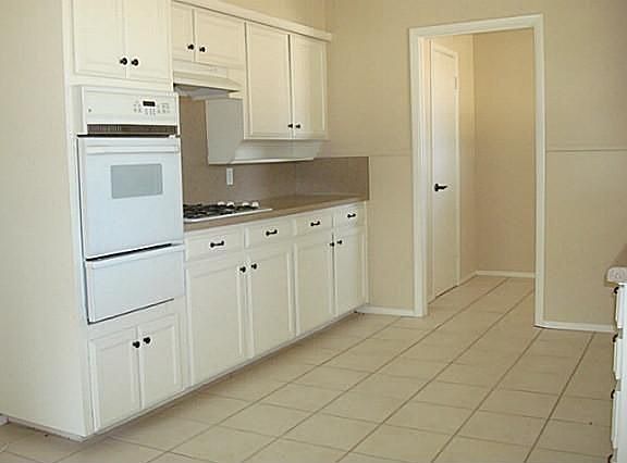 5th image of 1229 Hillcrest St