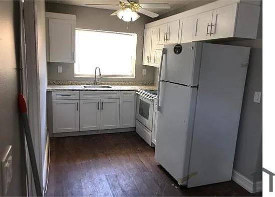 3 bed, 1100 sqft, $3,165 — Photo 1