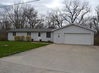 2525 S Peachtree Ct, Decatur, IL 62521