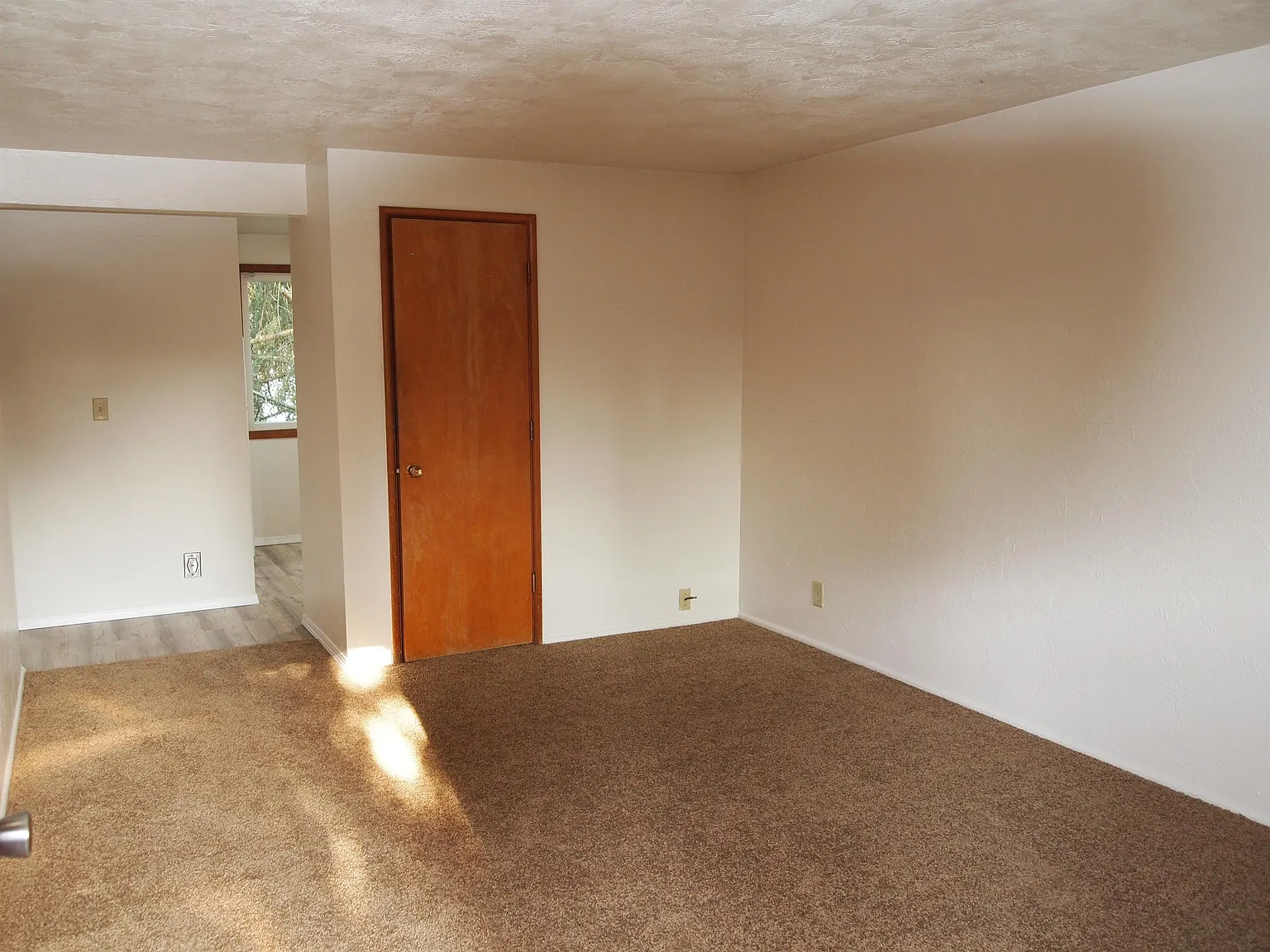 1375 W 8th Ave #10 photo 1