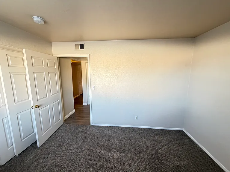 960 N Sloan Ln #104 — Photo 21