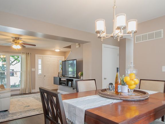 3rd image of 4441 Southview Way Dr