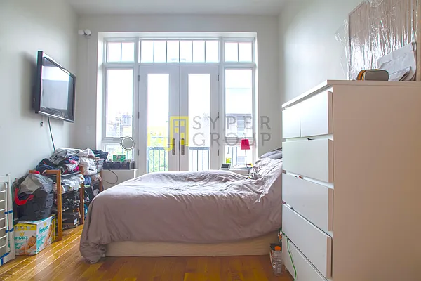 Rented by The Syper Group | media 9