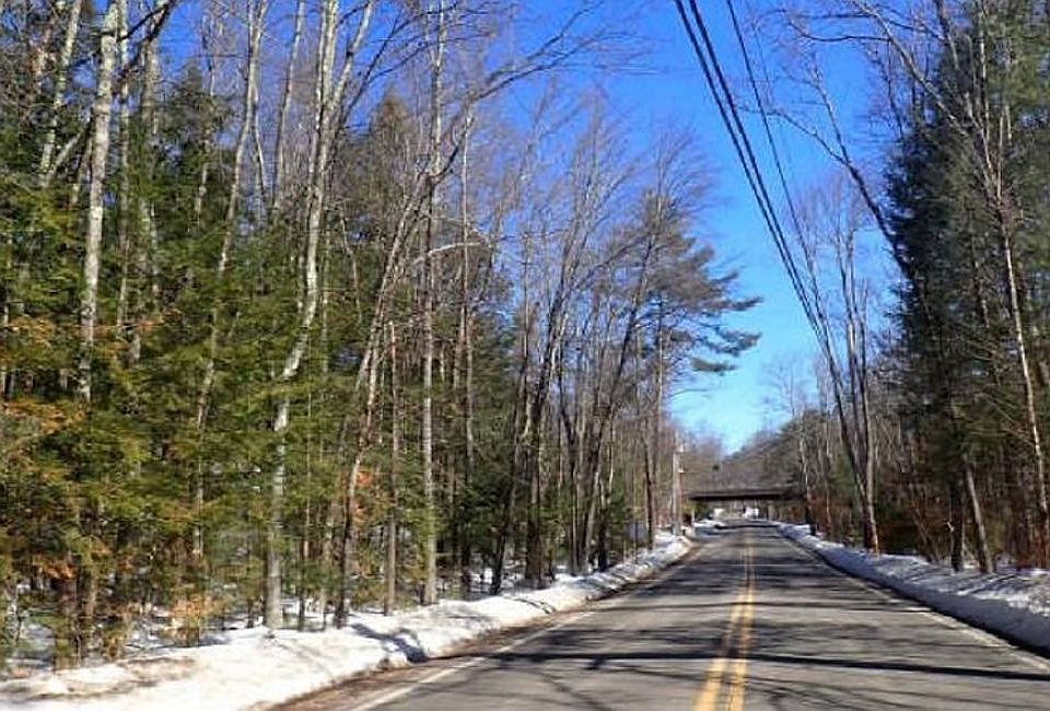 Exterior Neighborhood (street photo)