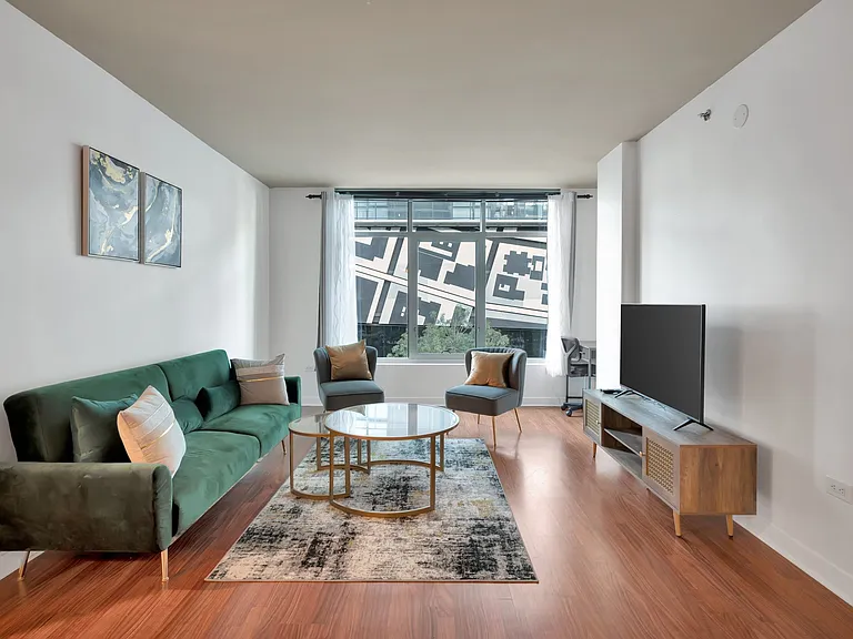 425 W Beech St #308 — Photo 2