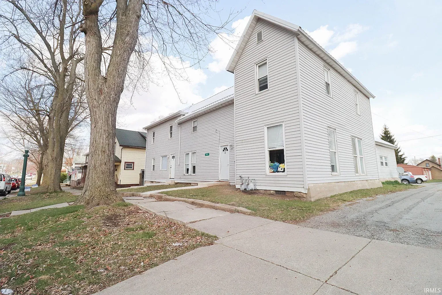 3 bed, $895 — Photo 1