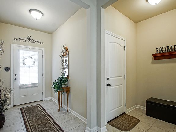 5th image of 10763 Dodger Dr