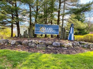 25 Farragut Sq, Freehold, NJ 07728