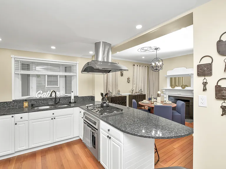 10 Pierce Ave #1 — Photo 36