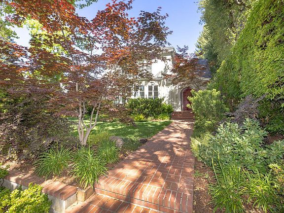 3rd image of 651 Lowell Ave