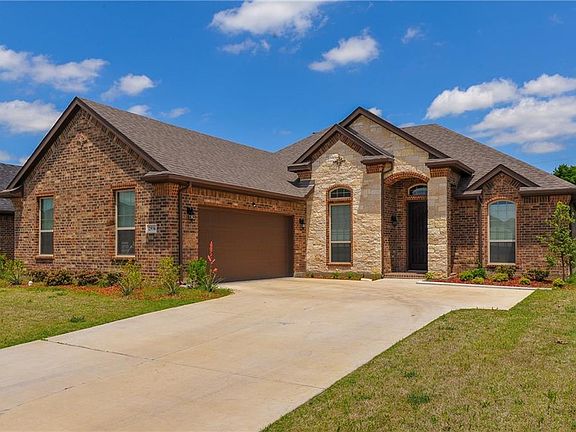 3rd image of 2936 Cayuga Ln