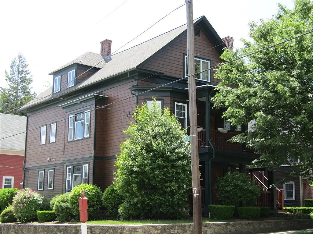 2 bed, 1.0 bath, 1370 sqft, $2,450 — Photo 1