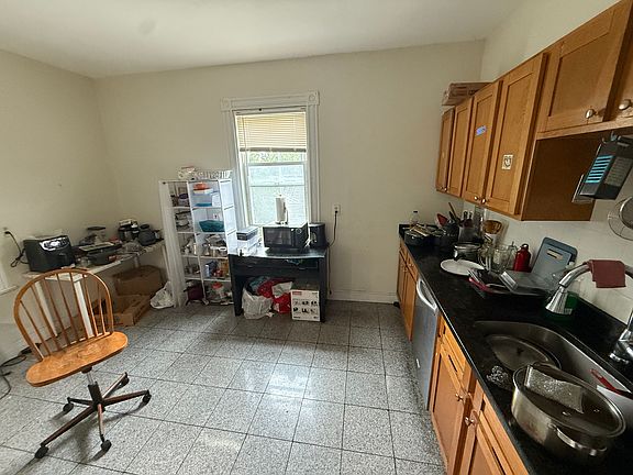 3rd image of 190 Highland St