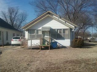 207 N Sycamore St, Eureka, KS 67045