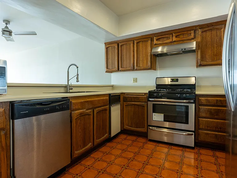 5125 Harold Way #202 — Photo 30
