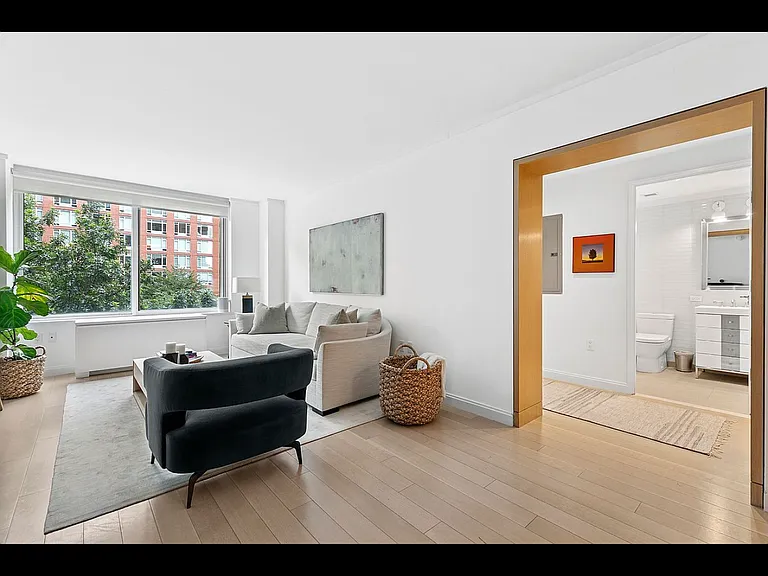 212 Warren St #4R — Photo 1
