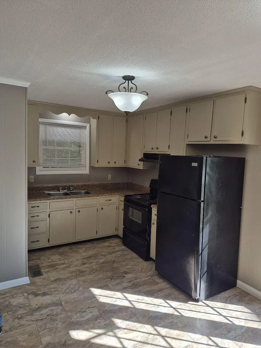 3 bed, 1.5 bath, 1050 sqft, $1,495 — Photo 2