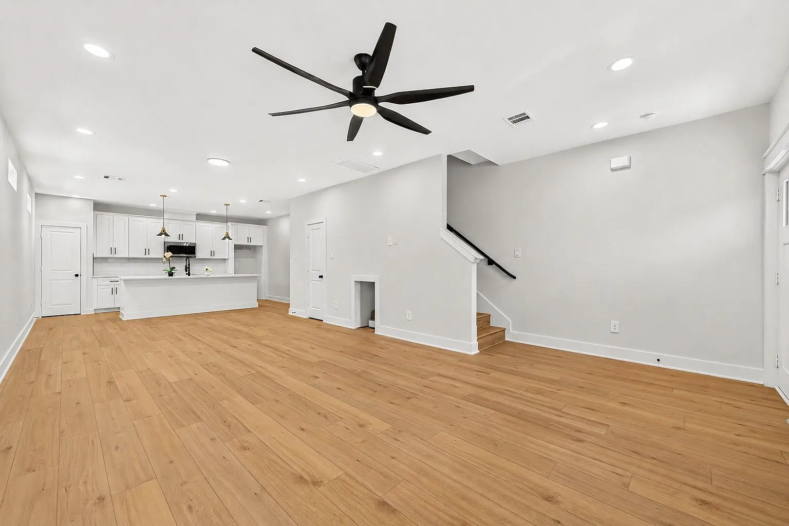 3 bed, 2.5 bath, $1,650 — Photo 4