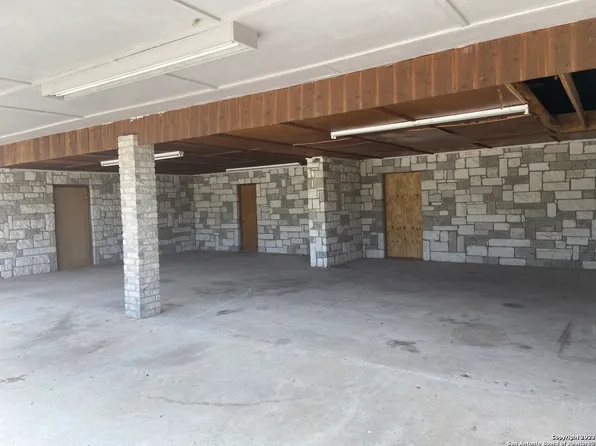 1790 W GOODWIN ST, Pleasanton, TX 78064